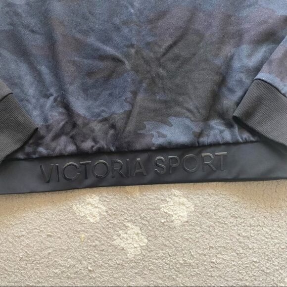 Victoria Sport Dark Camo Cropped Sweatshirt L - Picture 3 of 8